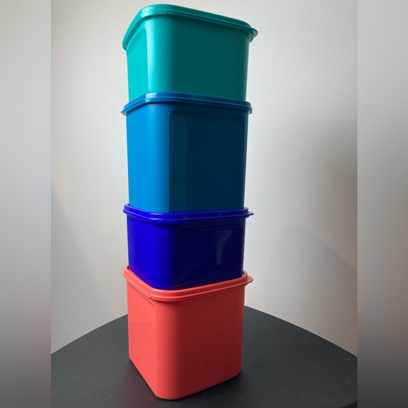 Tupperware square set - Picture 1 of 5